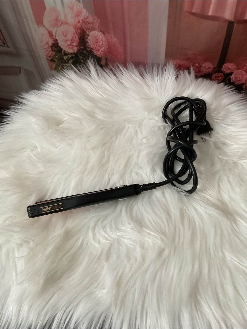 Black Mini Hair Straightener - Compact Travel Styling Tool